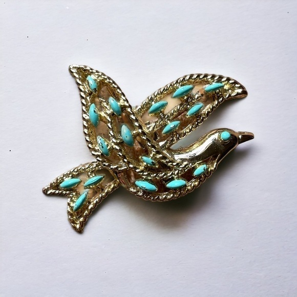 Gerry Jewelry - Bird pin, gold tone, pristine condition, designed to be worn as a pendant or pin